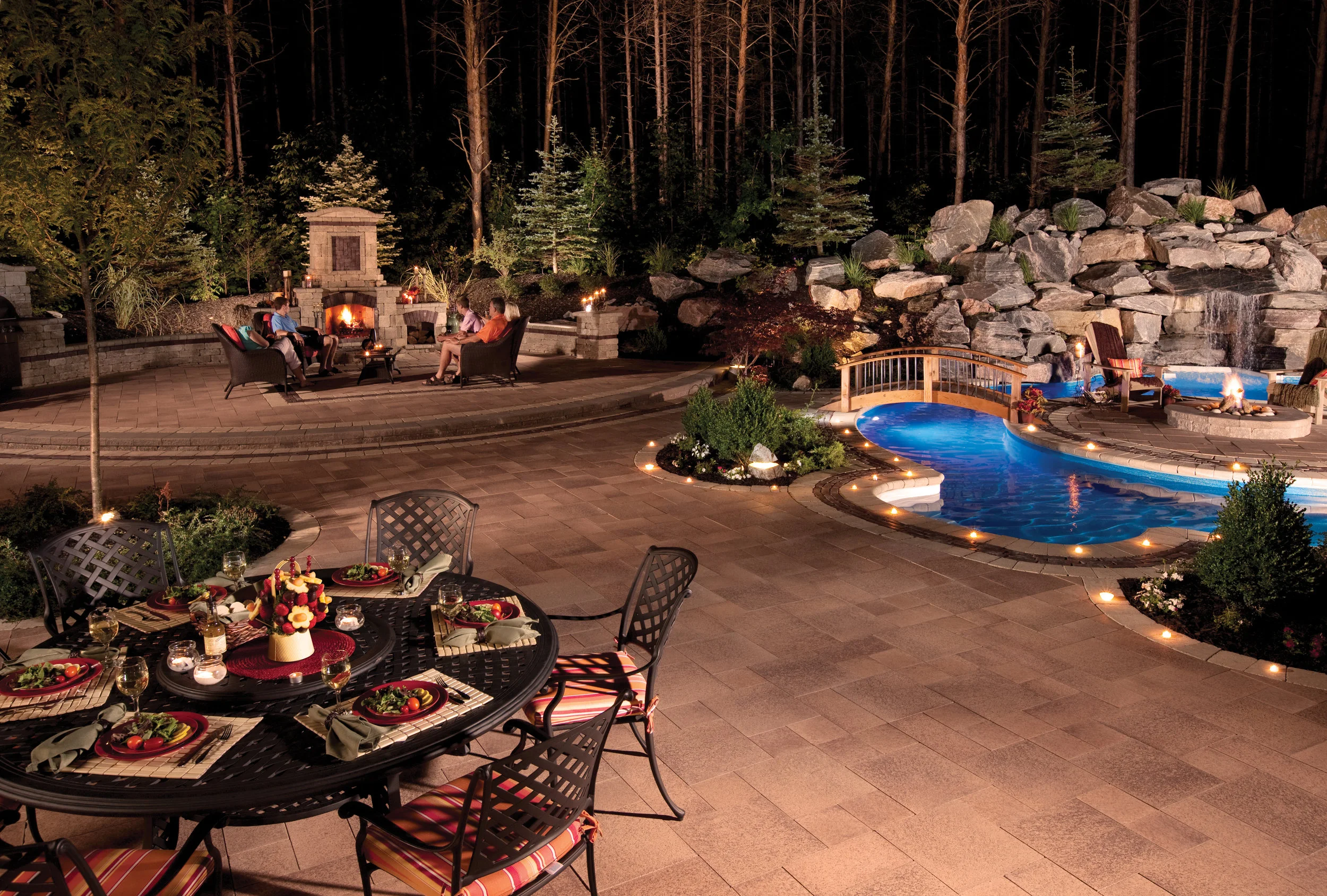 Set the Mood for Your Outdoor Dining with Outdoor Lighting in